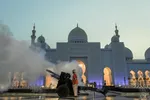সংযুক্ত আরব আমিরাতে ইফতারের সময় ঘোষণার জন্য এখনও কামন থেকে গোলা নিক্ষেপ করা হয়