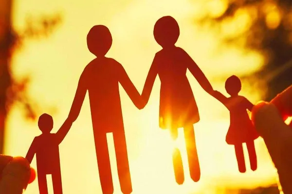 عَداوَةُ الْأَقارِبِ أَمَضُّ مِنْ لَسْعِ الْعَقارِب