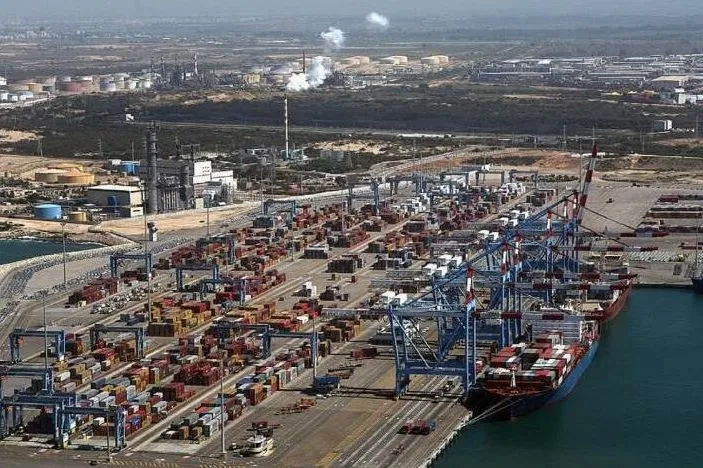 Portuali italiani rifiutano di caricare armi destinate a Israele