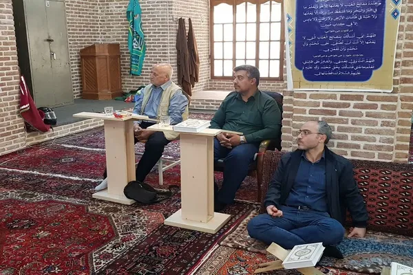 کرسی تلاوت در مسجد استاد و شاگرد تبریز