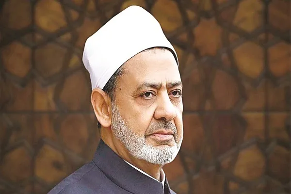 شيخ الأزهر يعزي البابا تواضروس في ضحايا حريق كنيسة أبو سيفين