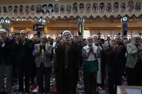 نماز جمعه ساری به امامت حجت الاسلام محمدرضا نصوری، امام جمعه موقت ساری در مصلی امام خمینی (ره)