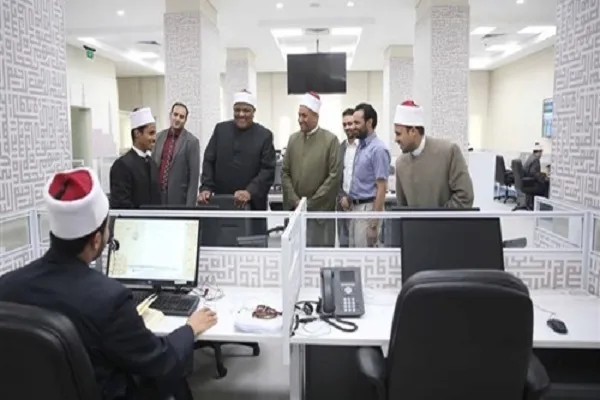 مركز الأزهر العالمي للفتوى الإلكترونية يتحدث عن عالمية القرآن