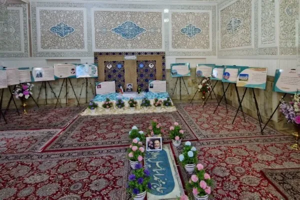 نمایشگاه «بصیرت در گذر تاریخ» در آستان مقدس بانوی کرامت برپا شد