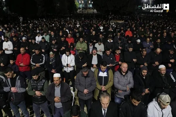 په لسګونو زره فلسطنیانو د جمعةالوداع د سهار لمونځ په بیت المقدس کې ادا کړ