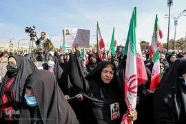 حضور حماسی همدانی‌ها در تشییع پیکر مطهر «احسان مرادی» شهید حرم شاهچراغ