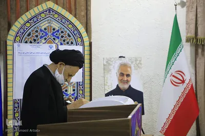 حضور نماینده ولی فقیه در خراسان‌جنوبی پای صندوق رأی