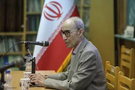 علی‌اشرف صادقی زبان‌شناس ایرانی، استاد بازنشستهٔ دانشگاه تهران و عضو پیوستهٔ فرهنگستان زبان و ادب فارسی