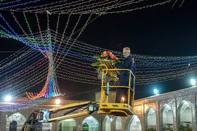 گل‌آرایی و چراغانی حرم رضوی در آستانه میلاد امام هشتم