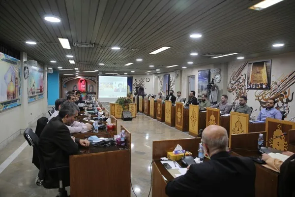 قاریان قرآن در مناسک حج هم قاری باشند و هم خادم زائران