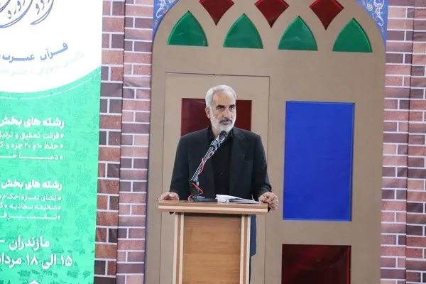 دانش‌آموزان در انس با قرآن یک نفر را همراه کنند