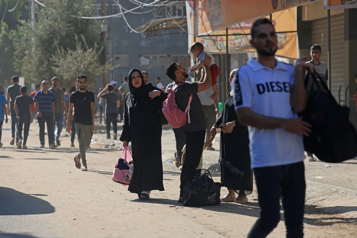 Gaza: Mais de 120 mil palestinos deslocados em meio ao conflito