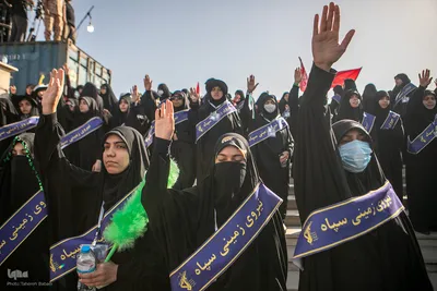 اقامه نماز بر پیکر مطهر رهبر شهید و خانواده ایشان به امامت آیت‌الله العظمی سبحانی 