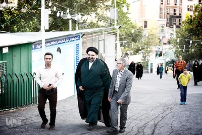 اقامه نماز عیدسعید فطر در امام زادگان پنج تن(ع) لویزان