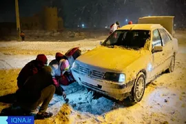 امدادرسانی به مسافران گرفتار برف و کولاک در آذربایجان غربی