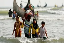 Nasadsad na mga Taong Takas na Rohingya Nakarating sa Bangladesh