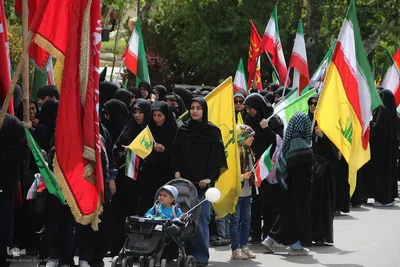 بیرق گردانی در عزای امام جعفر صادق(ع)