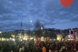 Almaniyada minlərlə insan irqçi terroru lənətlədi
