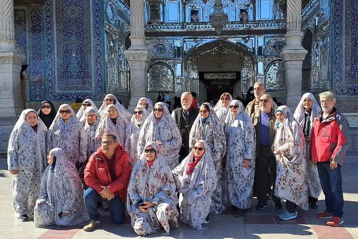 Brezilyalı turistler Hz. Fatıma-ı Masume'nin türbesini ziyaret etti