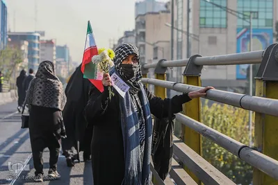 تشییع پیکرهای ۱۰۰ شهید گمنام از مقابل دانشگاه تهران