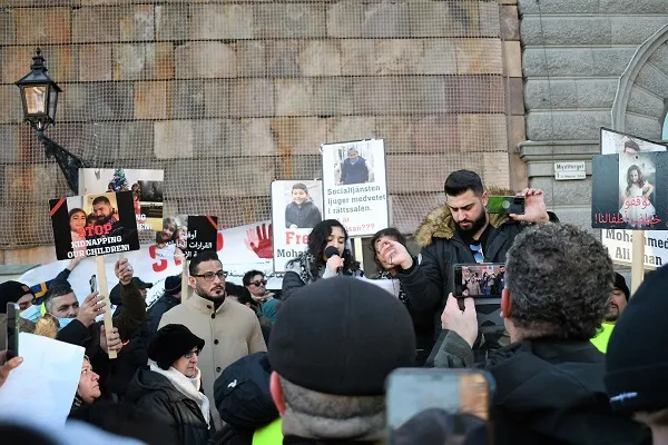 İsveç’te Müslüman ailelerden protesto