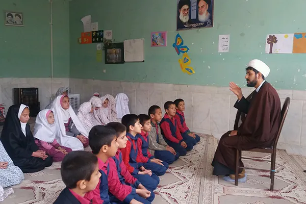 فلسفه عبادت؛ انس با خدا و رسیدن به کمال