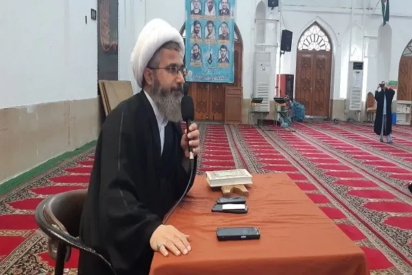 نشست امام جمعه آمل با مسئولان مواکب جشن  عید غدیر