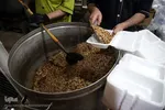Zum Ghadir-Fest wurden warme Mahlzeiten an Bedürftige verteilt