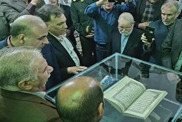 Irán: Antiguo manuscrito del Corán presentado al público