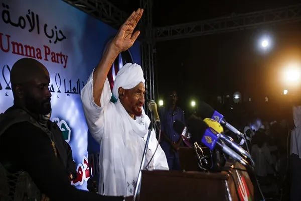 الصادق المهدي يدعو لاستمرار الاعتصام حتى استكمال أهداف الشعب السوداني