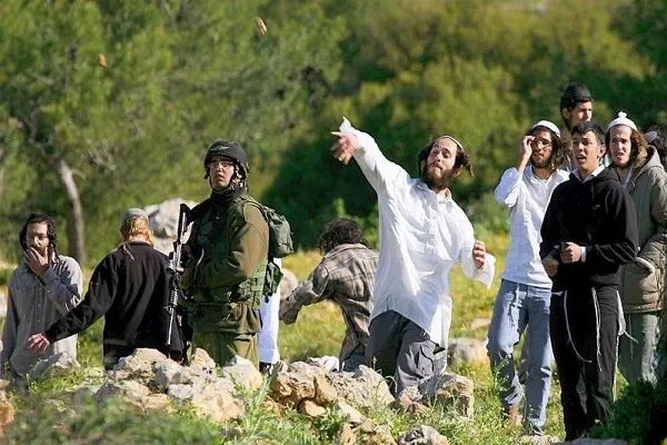 Palestinos em cidades da Cisjordânia e vilarejos atacados por colonos sionistas