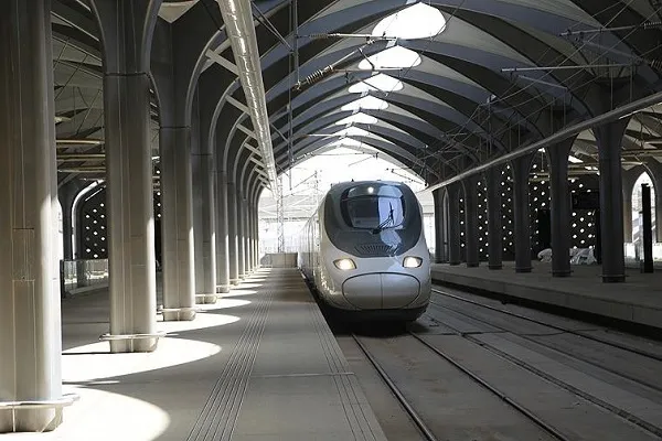 Mekke-Medine arası hızlı tren seferleri başladı