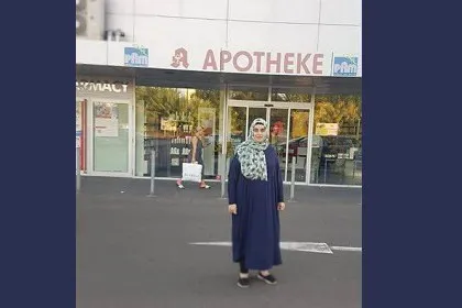 داروخانه‌ آلمانی از استخدام زن محجبه سرباز زد