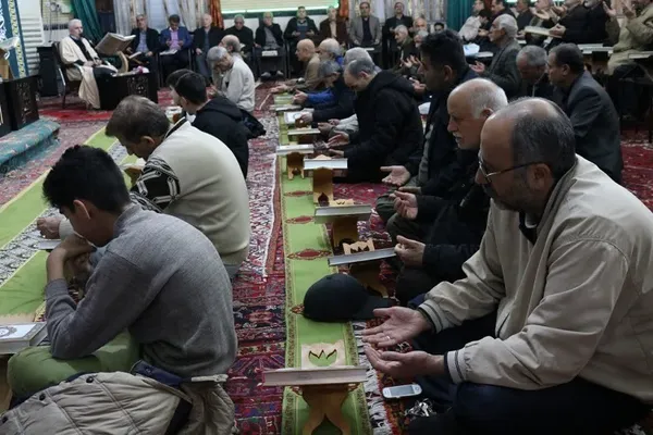 ترتیل‌خوانی قرآن در مسجد امام‌زاده تبریز