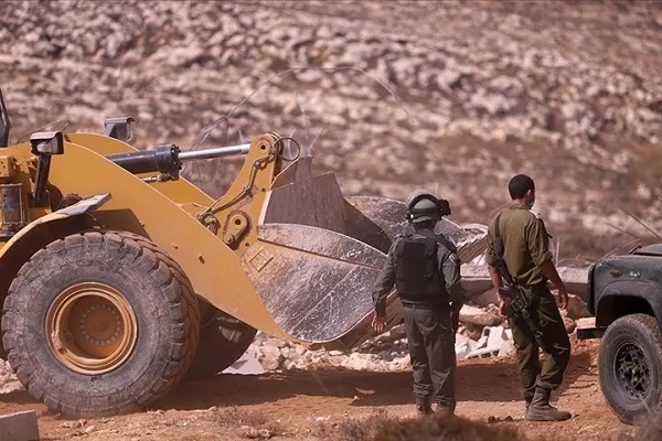 İsrail, Kudüs'te Filistinlilere ait 3 evi yıktı