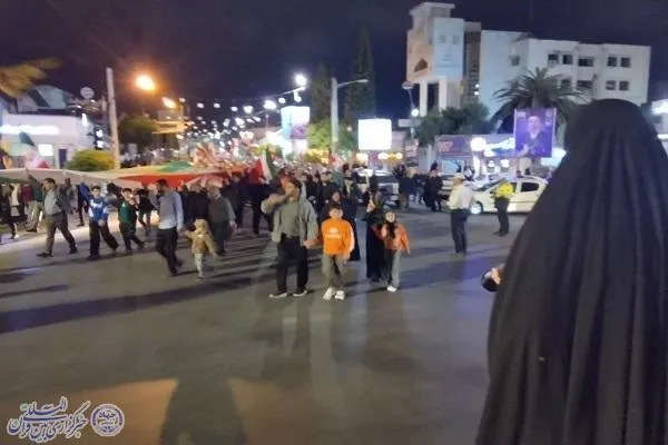 شب‌های وفاداری در بابلسر؛ شکوه اجتماع مردمی در میدان شهدا و بیعت با رهبری
