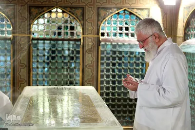 غبارروبی مضجع مطهر حضرت امام رضا (ع) با حضور رهبر انقلاب
