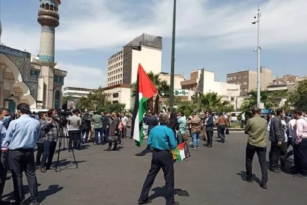 وقفة تضامنية في طهران دعماً للمقاومة الفلسطينية/ مفتي عُمان يهنئ المقاومة بالنصر
