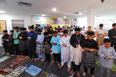 اقامه نماز جمعه در محل برگزاری جشنواره قرآنی مالزی