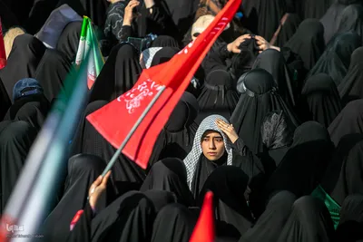 اقامه نماز بر پیکر مطهر رهبر شهید و خانواده ایشان به امامت آیت‌الله العظمی سبحانی 