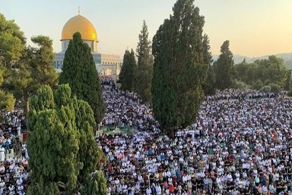 اقامه نماز باشکوه عید قربان فلسطینیان و فراخوان حضور گسترده در مسجد الاقصی + فیلم