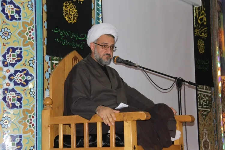 نگاه کردن به کلام خدا در قرآن سبب نورانیت قلب می‌شود
