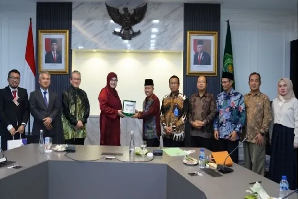 Memperkukuh kerjasama antara Malaysia dan Indonesia dalam bidang pembangunan industri halal