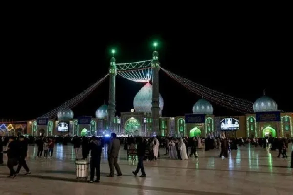 ویژه برنامه‌های مسجد جمکران در شب و روز میلاد امام زمان(عج)