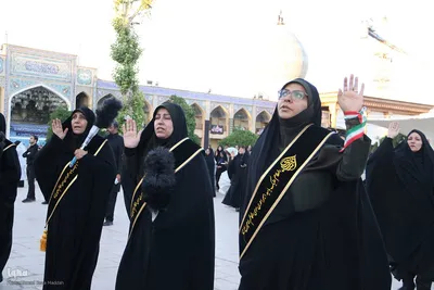 آیین تعویض پرچم گنبد حرم مطهر حضرت شاهچراغ (ع)