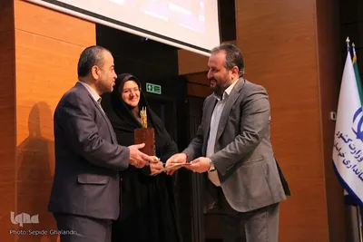 تجلیل از برگزیدگان جایزه ملی جوانی جمعیت در خراسان‌جنوبی