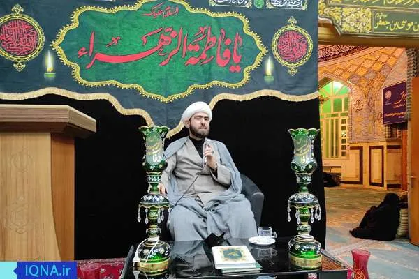 «لِلْمُتَّقینَ إِماماً» از نسل نورانی حضرت سیدالمرسلین(ص) است