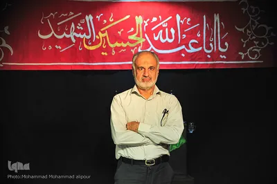 ابراهیم حاجیان فضلی، 53 ساله، بازنشسته فولاد خوزستان. از کودکی وقتی که 6 ساله بوده روضه میرفت. می‌گویم: امام حسین، می‌گوید: یا ثارالله وابن ثاره یا قتیل العبرات.