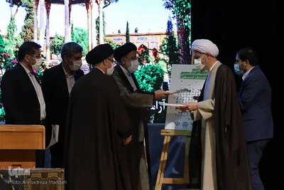 جلسه شورای اداری و نشست خبری رئیس جمهور در شیراز‎‎