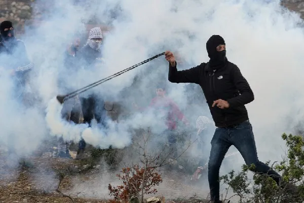 Hamas Advocates for Continuing Armed Resistance after Zionist Cmdr. Injury